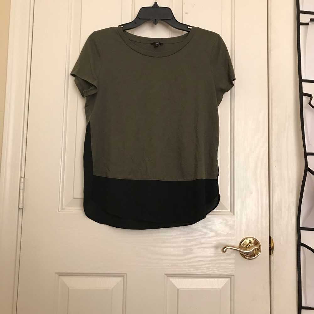 Dark t-shirt for teen girls in a great condition.